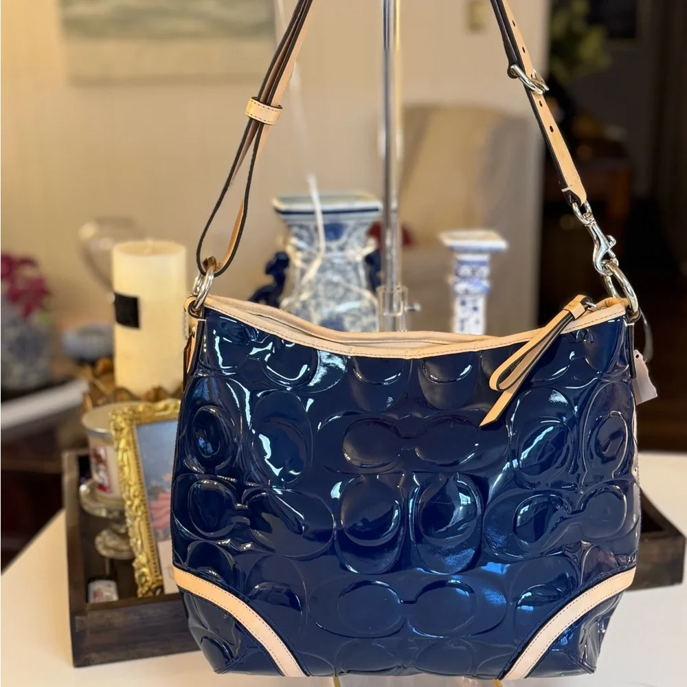 ๐๐ NWT COACH PEYTON NAVY PATIENT LEATHER BAG! - Picture 5 of 13